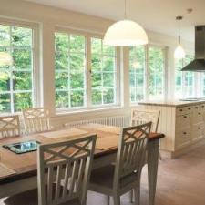 How to Choose the Right Replacement Windows for an Older Main Line Home